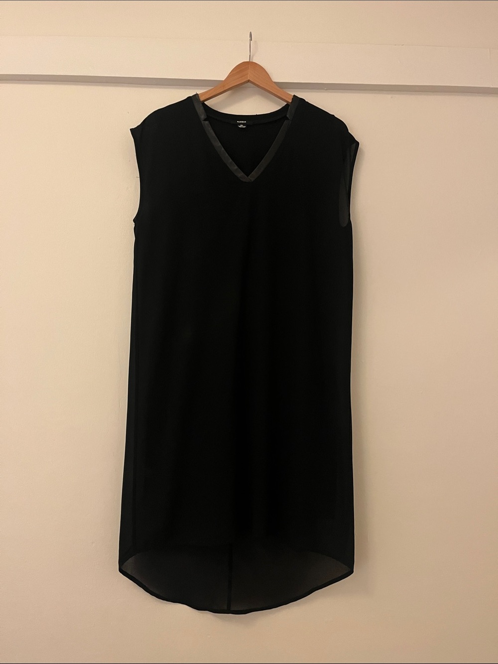 RUDSAK Black Sleeveless V-Neck Shift Tunic Dress